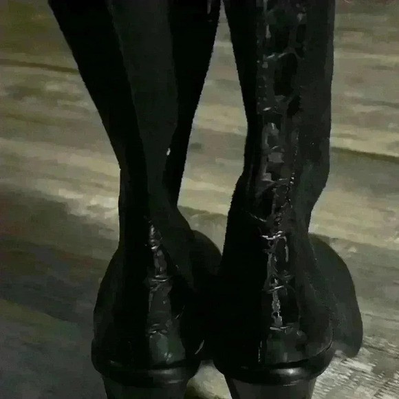 Donald J. Pliner Black Suede Heeled Boot with Faux Croc Embossing Size 6 1/2 M - Picture 11 of 15